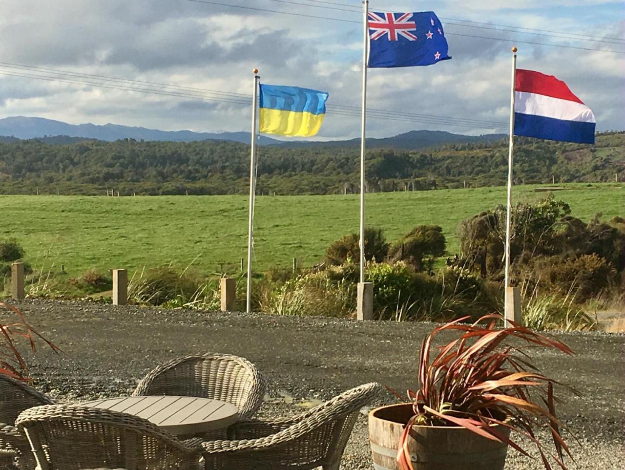 The Cliffs Seaside Lodge Tuatapere Eksteriør bilde